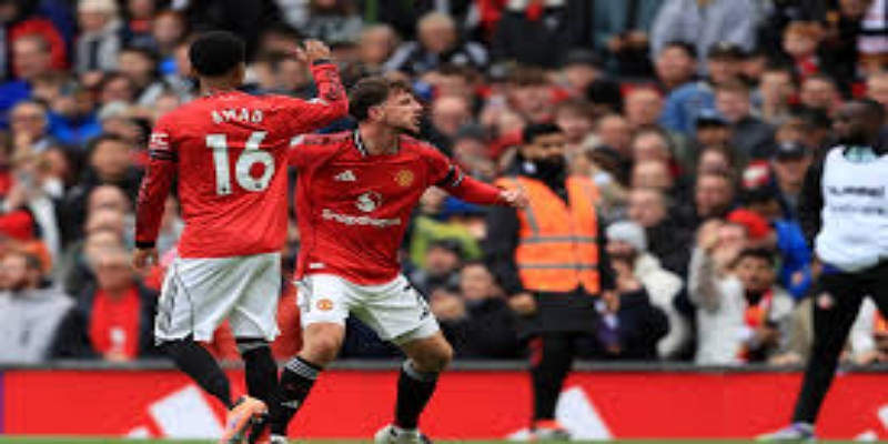 厄普斯荣膺英格兰年度最佳—从金手套到世界级准则的确立-开云体育