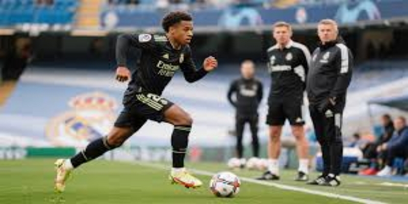 英格兰的黄金锋线：米德点燃温布利的希望之火 - 九游娱乐